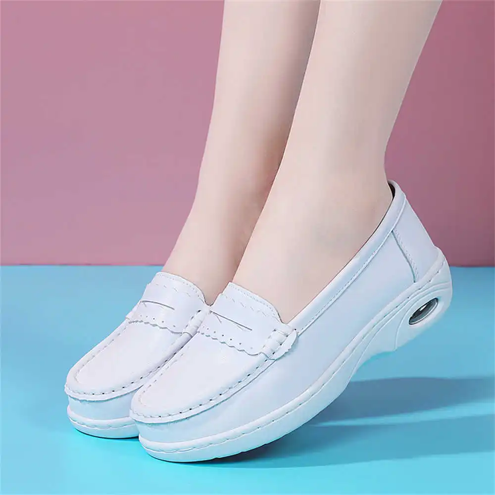 Chunky White Sole Heel Schuhe  – Sewing Industry Bewertung und Preis